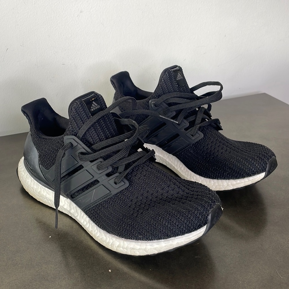 Adidas Ultra Boost DNA 4.0 men’s Sneaker in Core Black size 8.5